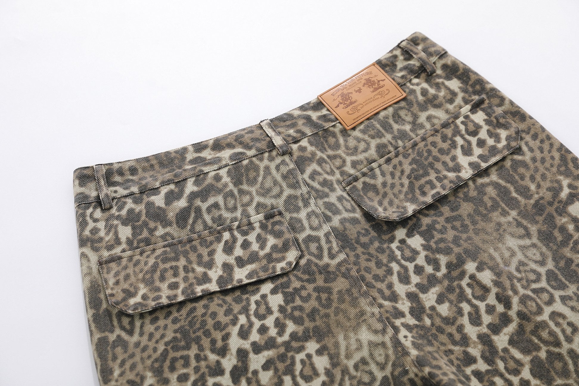 CapCabin “Leopard Cargo Shorts”
